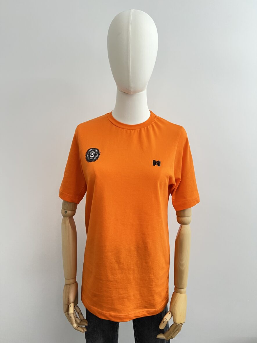 NL Core Tee – Leeuw